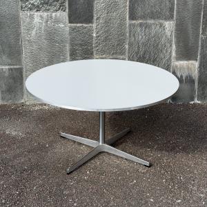 Arne Jacobsen round coffee table with grey HPL laminate.