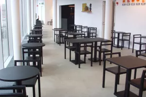 Runt cafébord NON i svart gummi