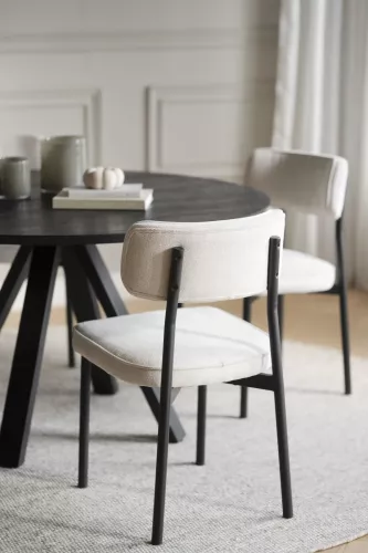 Carradale Matbord V-ben Svart