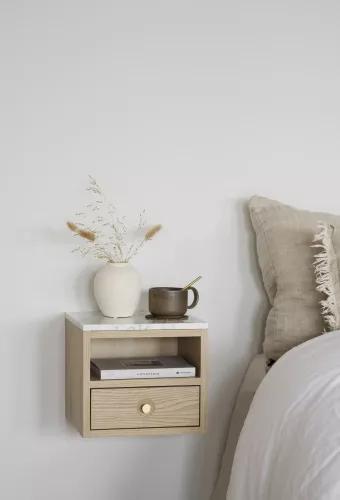 Whitmore Sängbord Vitpigmenterad