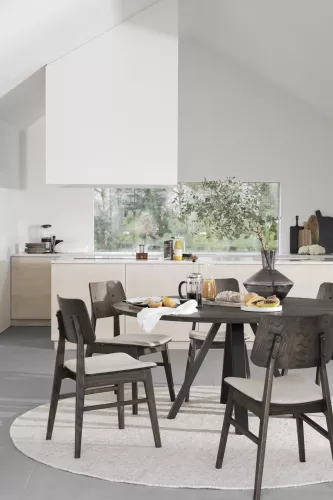 Carradale Matbord V-ben Brun/svart