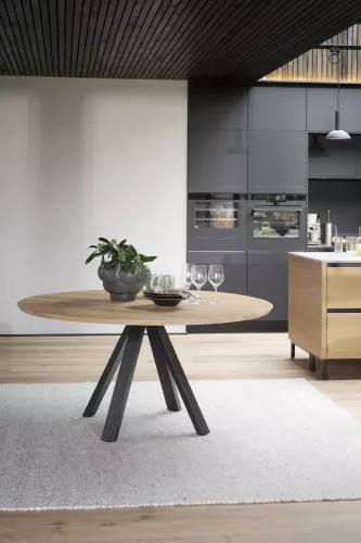 Carradale Matbord V-ben Ek/svart