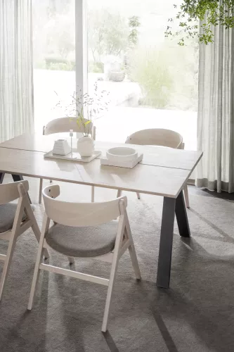 Carradale Matbord V-ben Vitpigmenterad/svart