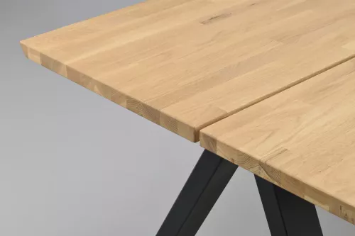 Carradale Matbord V-ben Ek/svart