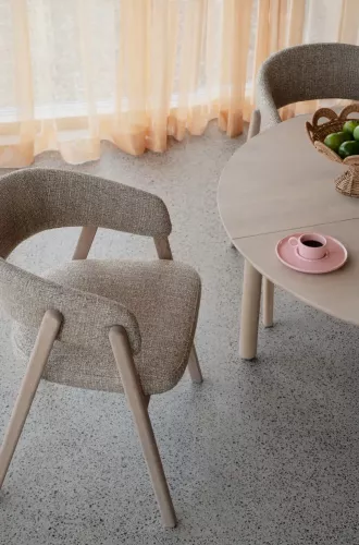 Barnaby Karmstol Mörkbeige/Vitpigmenterad