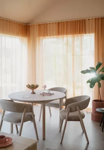 Derrymore Matbord Vitpigmenterad