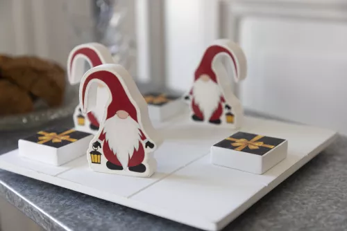 Tre I Rad Tomte & Paket