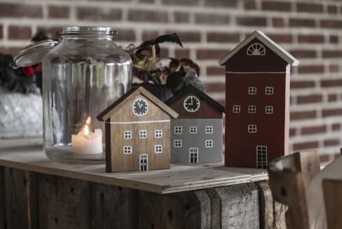 Hus I Trä Röd Stor