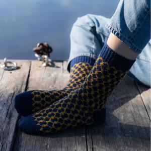 ARABESQUE - MÖNSTERSTICKAD SOCKA
