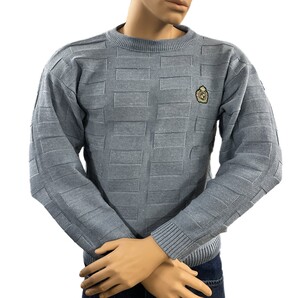 Stickad tröja med collegepatch