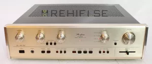 Accuphase E-203