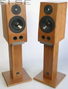 Cadence Arita med stativ