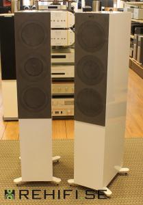 KEF R7