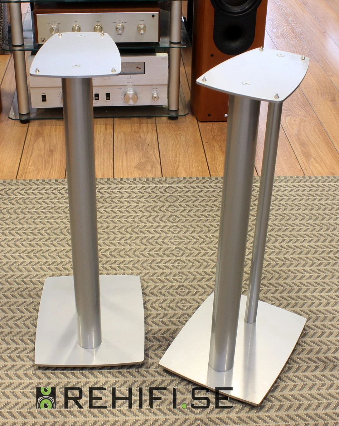 Linn Katan Stand
