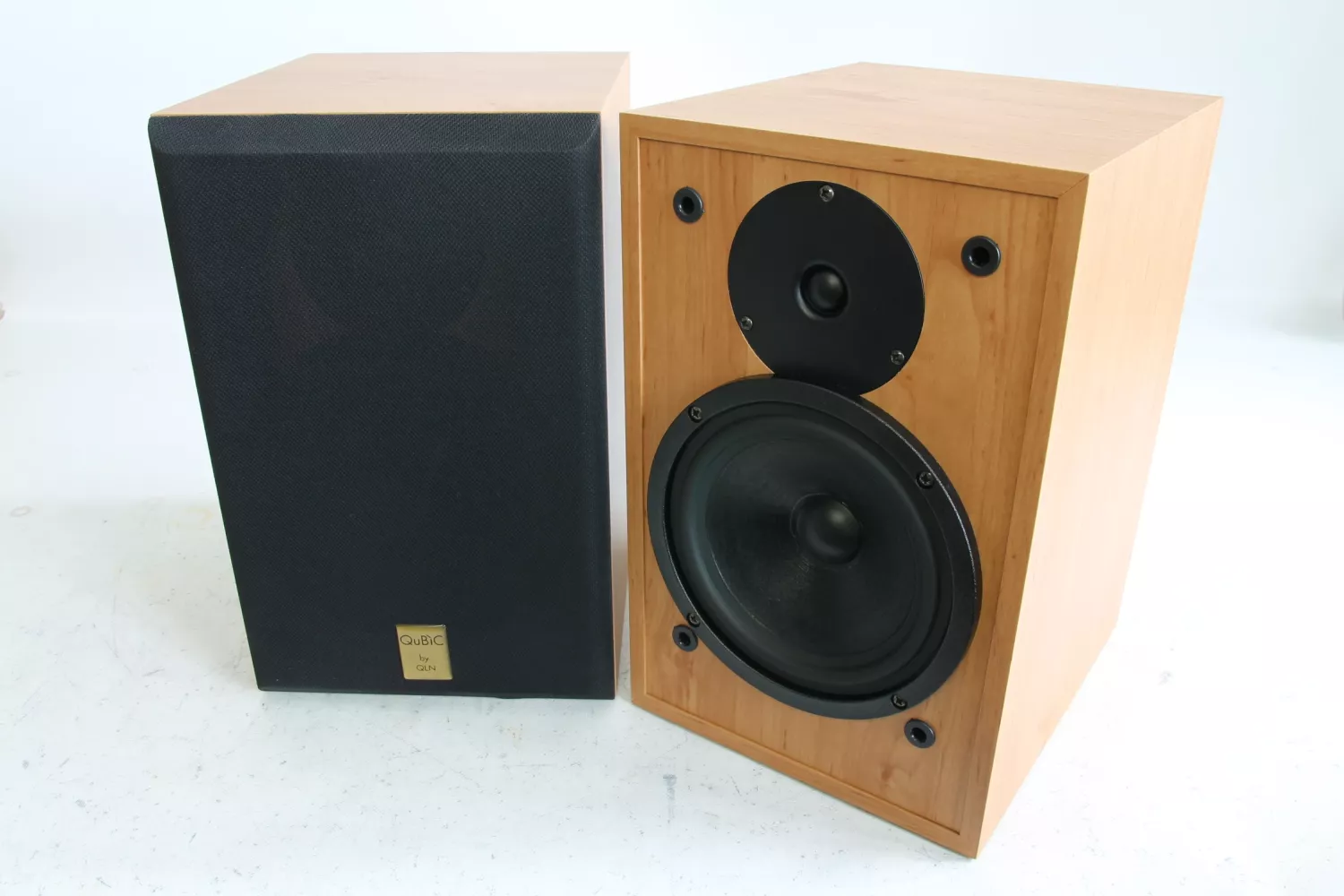 QLN QuBic 111 begagnade stativhögtalare från Rehifi