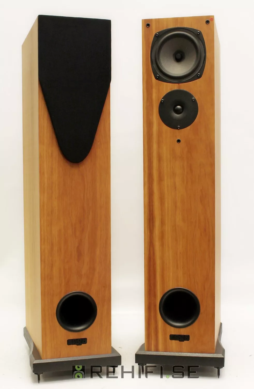 Rega R5