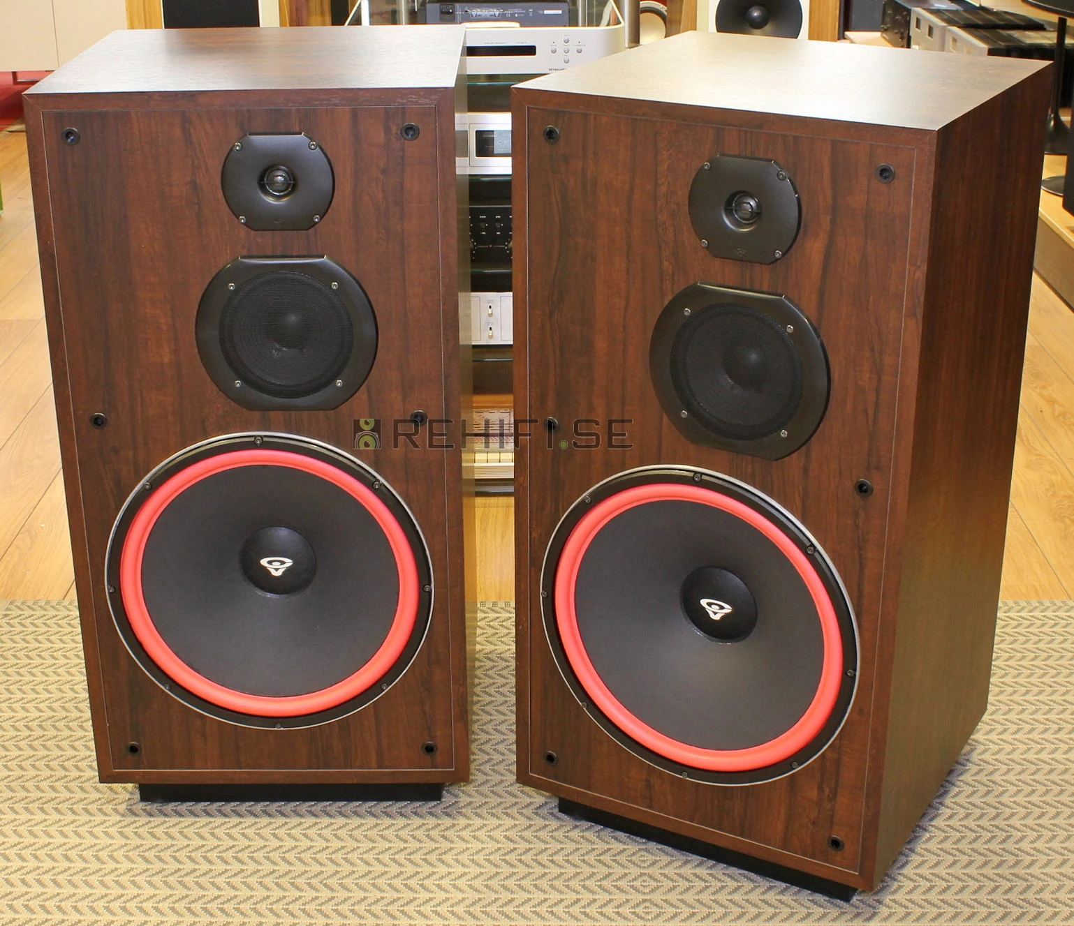 Cerwin Vega VS 15 begagnade golvhögtalare från Rehifi