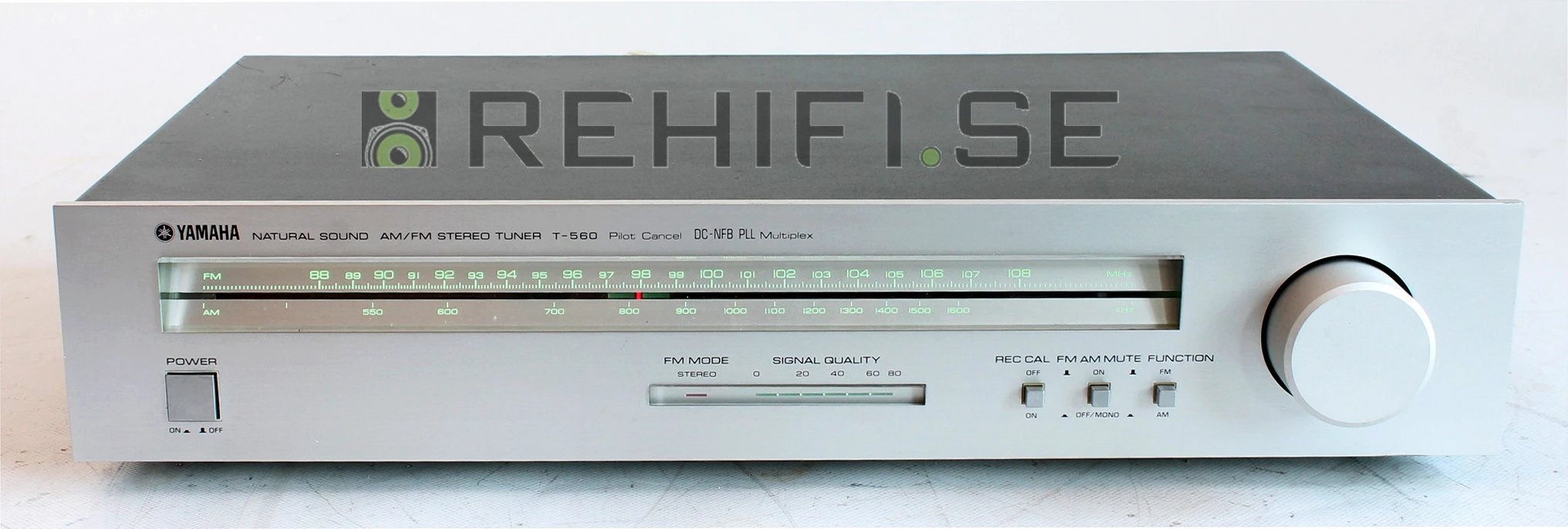 The repair of a Yamaha T-560 tuner