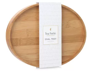 Oval träbricka av ljust trä