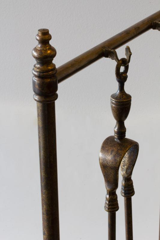 Vedställ med brasverktyg - Antik mässing - gammaldags inredning - klassisk stil - retro - sekelskifte