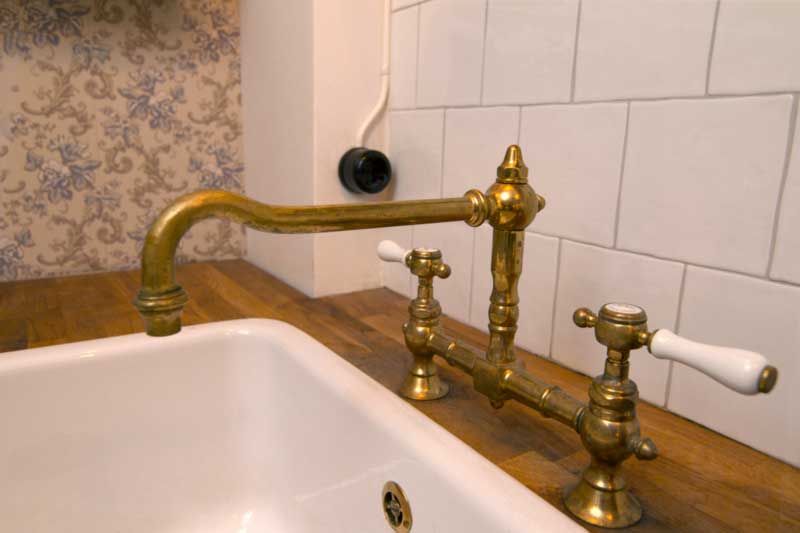 Old-style kitchen faucets in brass - old style - vintage style - classic interior - retro