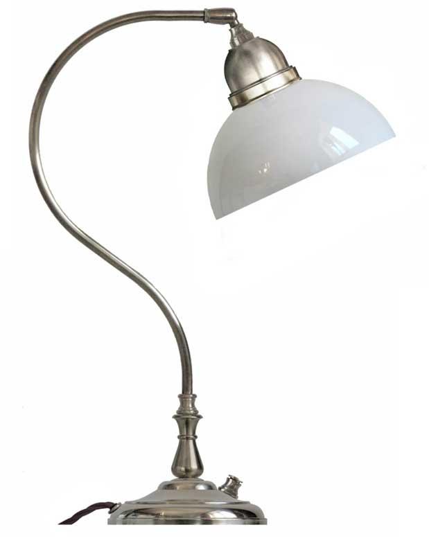 Bordslampa Lagerlöf med skärm i opalvitt glas Sekelskifte Bordslampa Lagerlöf med skärm i opalvitt glas Sekelskifte