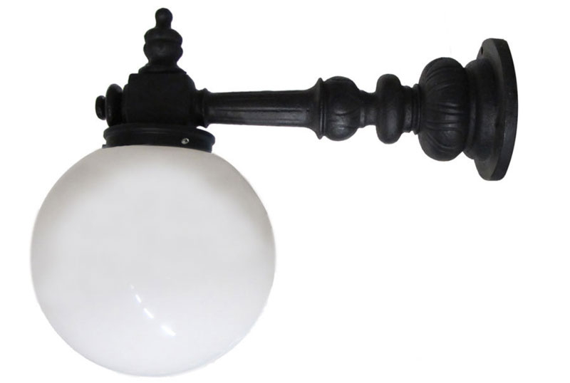 Utelampe - Rådhuslampe, hengende mellom - arvestykke - gammeldags dekor - klassisk stil - retro - sekelskifte