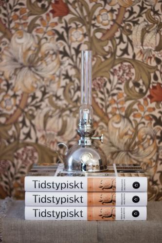 Presenttips - Bok Tidstypiskt - Fotogenlampa Nattlampa - sekelskifte - gammaldags stil - klassisk inredning - retro
