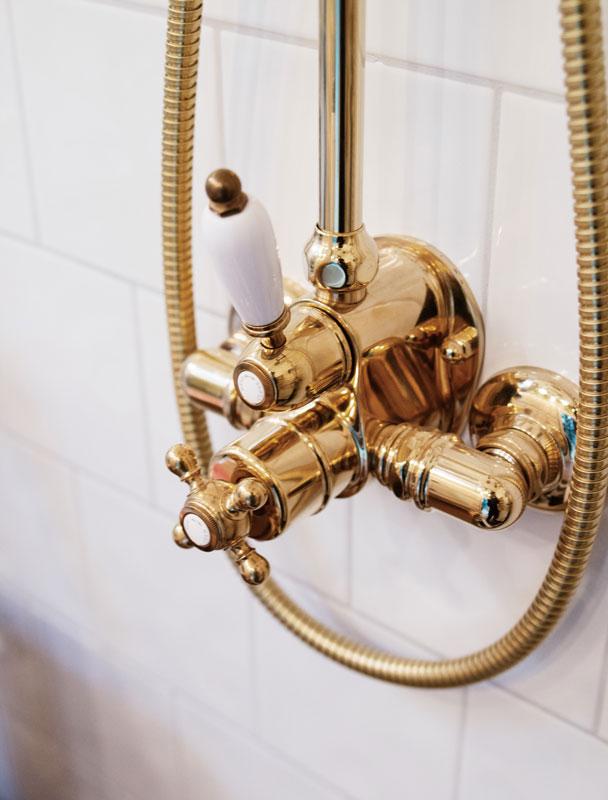 Old-fashioned shower Set - Maxima Colonial with head shower brass