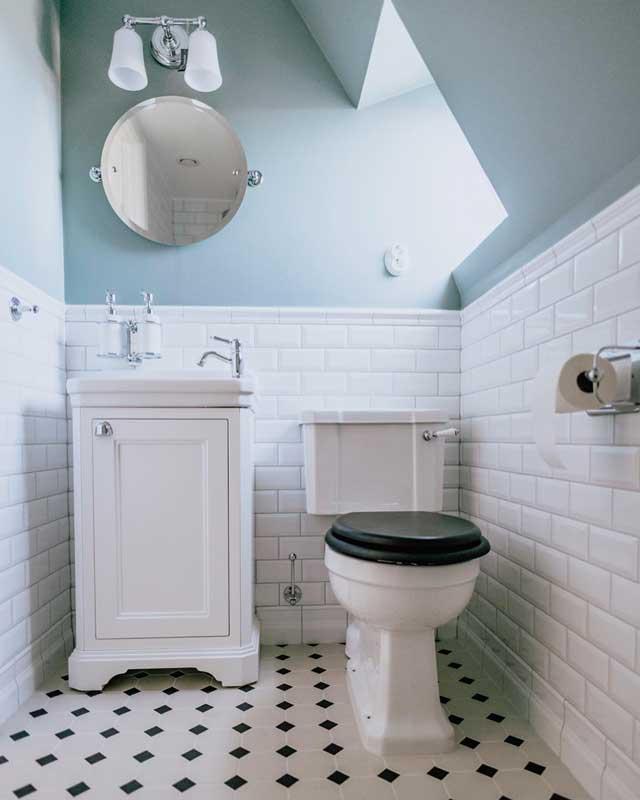 Bathroom inspiration old style classic back and white