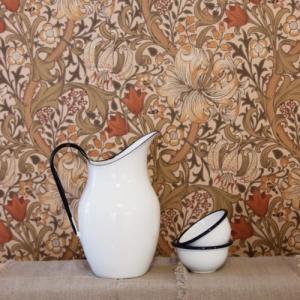 Classic wallpaper from William Morris - old style - vintage style - classic interior - retro
