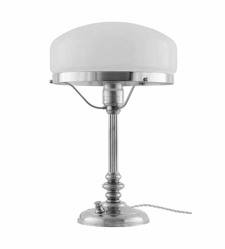Bordlampe - Karlfeldt nikkel, hvit skjerm - arvestykke - gammeldags dekor - klassisk stil - retro - sekelskifte