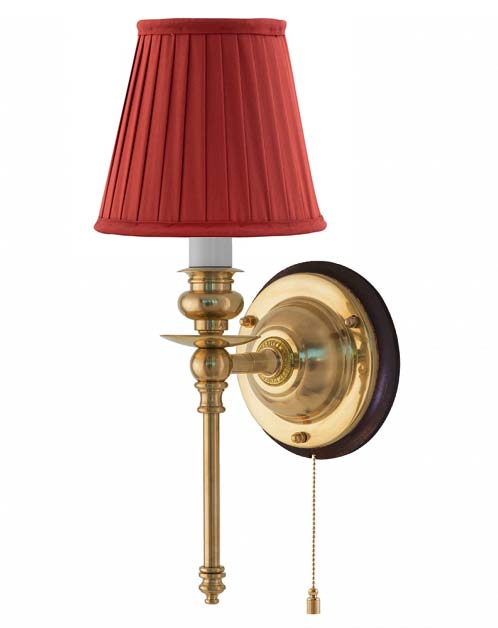 Vegglampe - Ribbing messing, rød skjerm - arvestykke - gammeldags dekor - klassisk stil - retro - sekelskifte