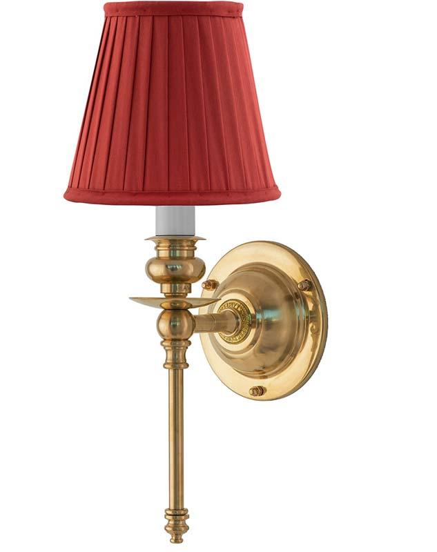 Vegglampe - Ribbing messing, rød skjerm - arvestykke - gammeldags dekor - klassisk stil - retro - sekelskifte