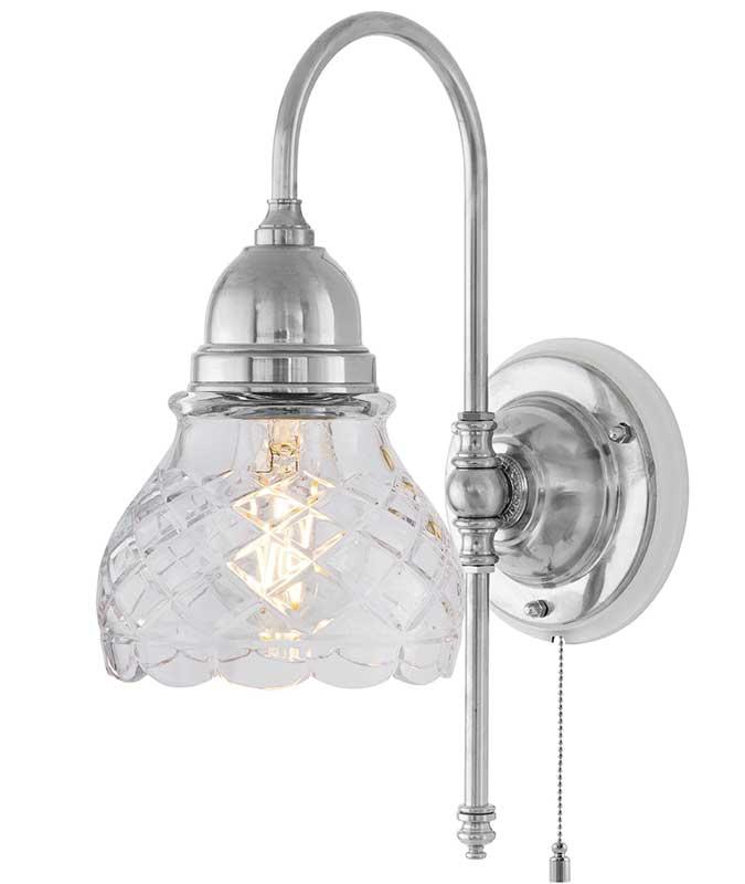 Vegglampe - Ahlström nikkel, slipt klarglass - arvestykke - gammeldags dekor - klassisk stil - retro - sekelskifte