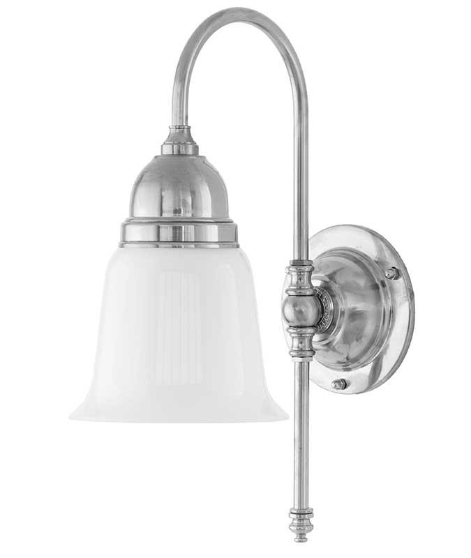 Badezimmerleuchte – Ahlström 60, vernickelt, Glockenschirm aus Weißglas