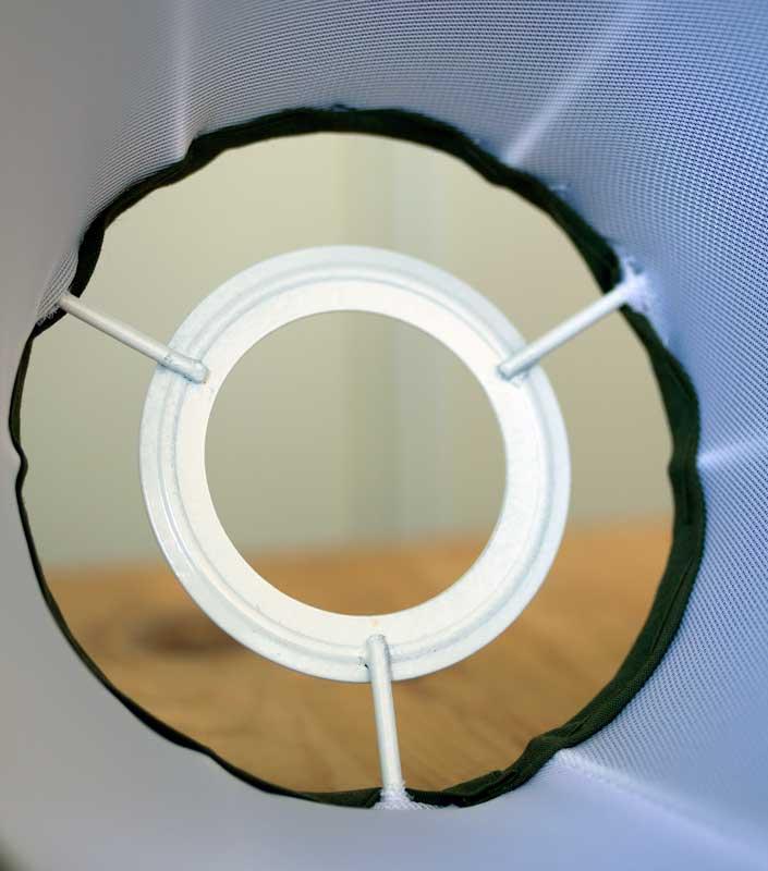 Gammeldags plissert stoff skjerm lampeskjerm ringbrakett - arvestykke - gammeldags dekor - klassisk stil - retro - sekelskifte