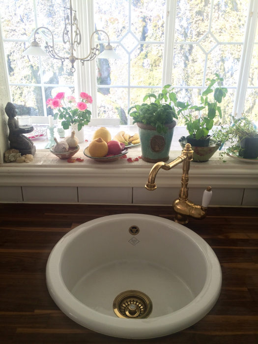 Kitchen sink Shaws, with brass sink basket strainer