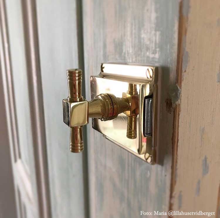Old style WC lock round - Toilet latch brass