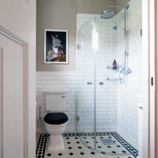 Inspiration - Badrum med duschvägg - gammaldags inredning - klassisk stil - retro - sekelskifte