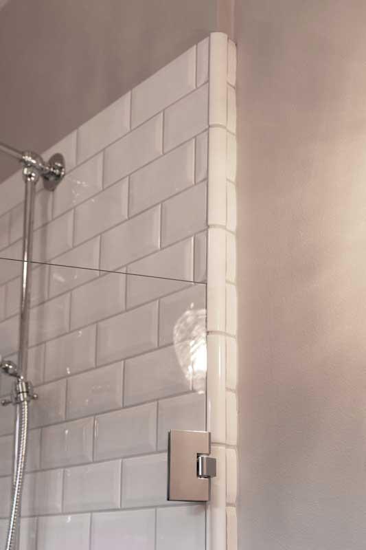 Inspirasjon - Bad med dusjvegg - arvestykke - gammeldags dekor - klassisk stil - retro - sekelskifte