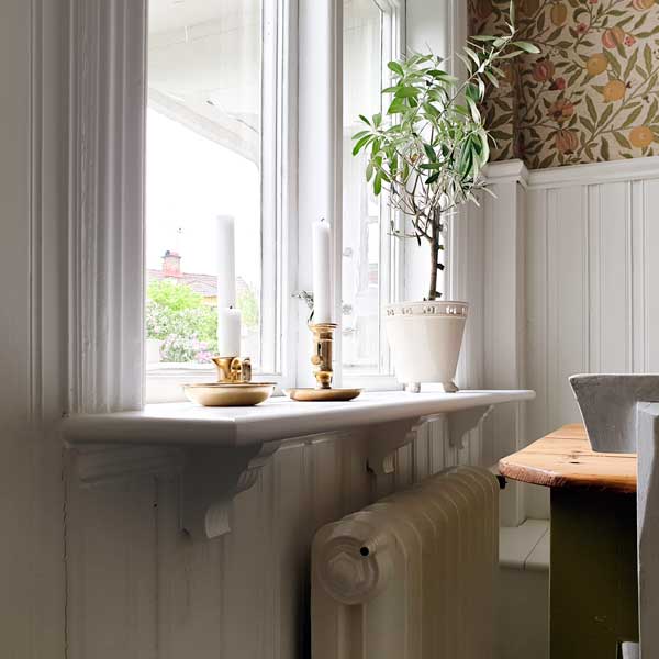 Inspiration - Window board with wooden console