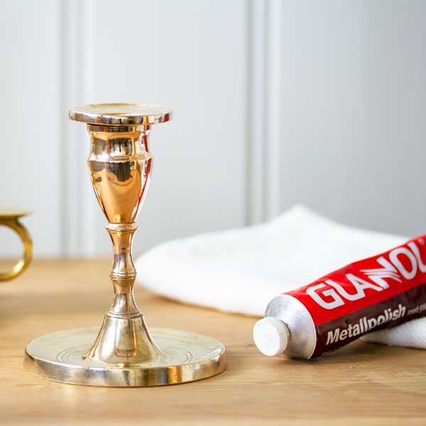 Polish your candle stick in brass with Glanol