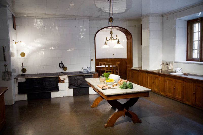 Tips & Fakta - Köket  i Hallwyls palats - gammaldags stil - klassisk inredning - sekelskifte - retro