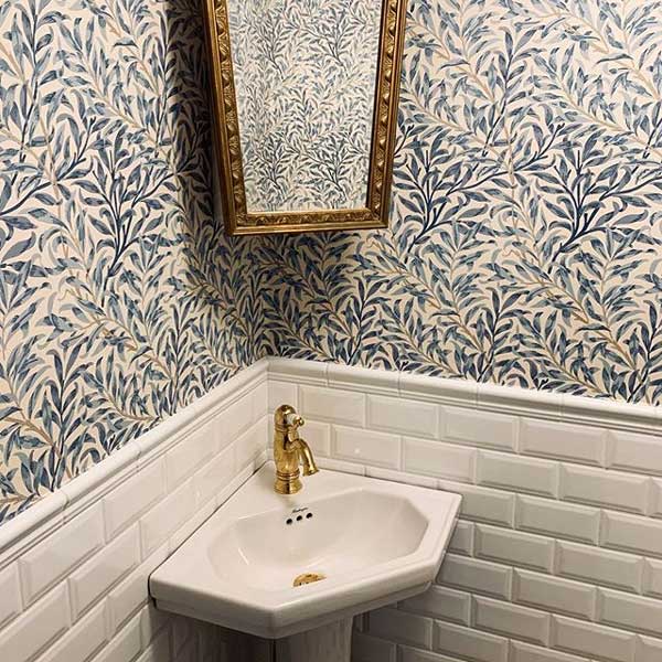 Inspiration - Guest bathroom with corner washbasin