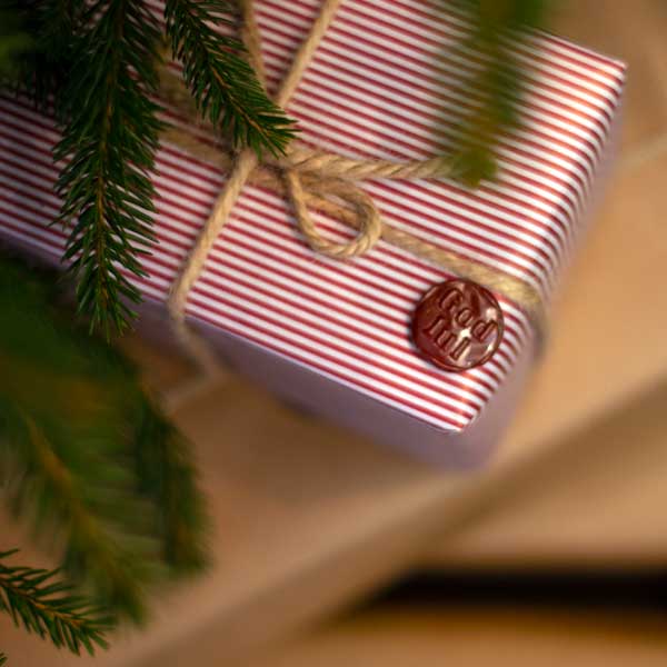 Gammeldags julegaver og gaver. Julerim  - arvestykke - gammeldags dekor - klassisk stil - retro - sekelskifte