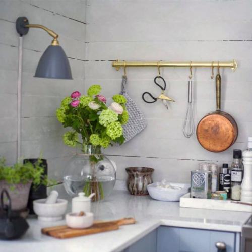 Bygg ditt eget kjøkkenrekkverk med messingrør - arvestykke - gammeldags dekor - klassisk stil - retro - sekelskifte