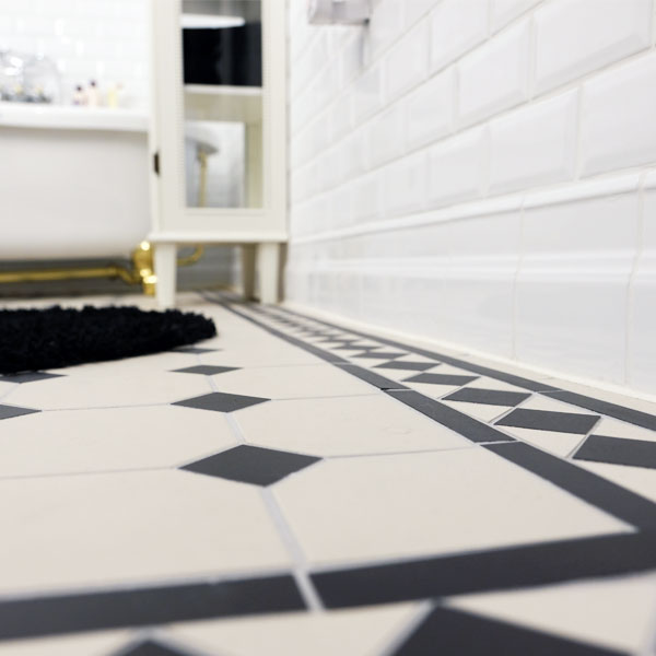 Inspiration - Classic bathroom with Victorian Floor Tiles - old fashioned style - vintage interior - classic style - retro