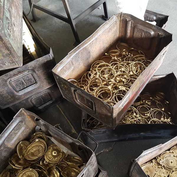 A visit to the brass factory - Buy old-style interior products in brass from Sekelskifte