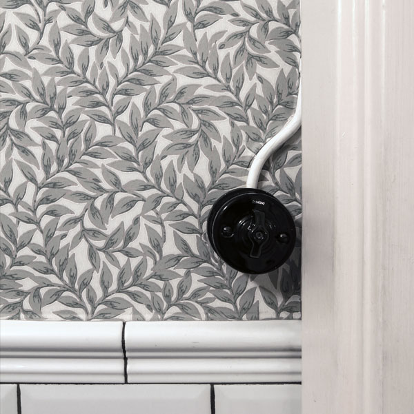 Newly renovated guest toilet - Lim & Handtryck wallpaper - Leaf pattern twig / green